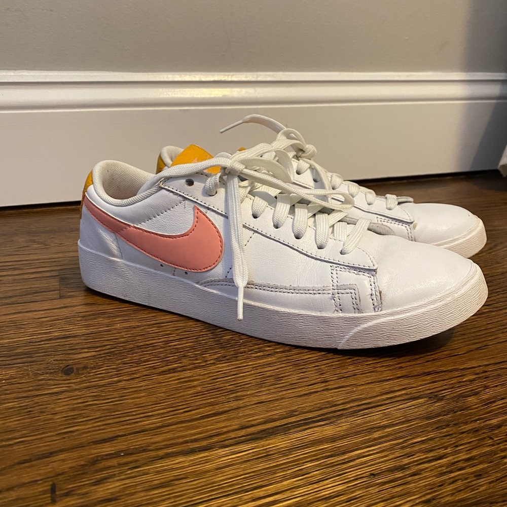 NIKE BLAZE WHITE LOW TOP sneakers